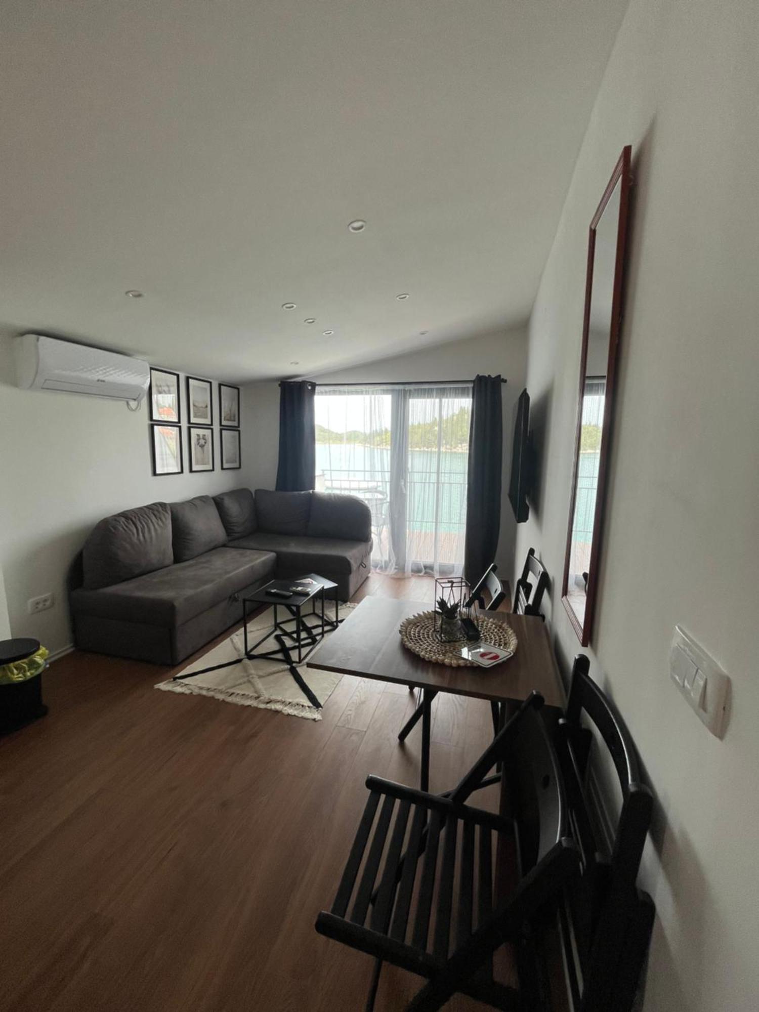 Sea La Vie Apartment *