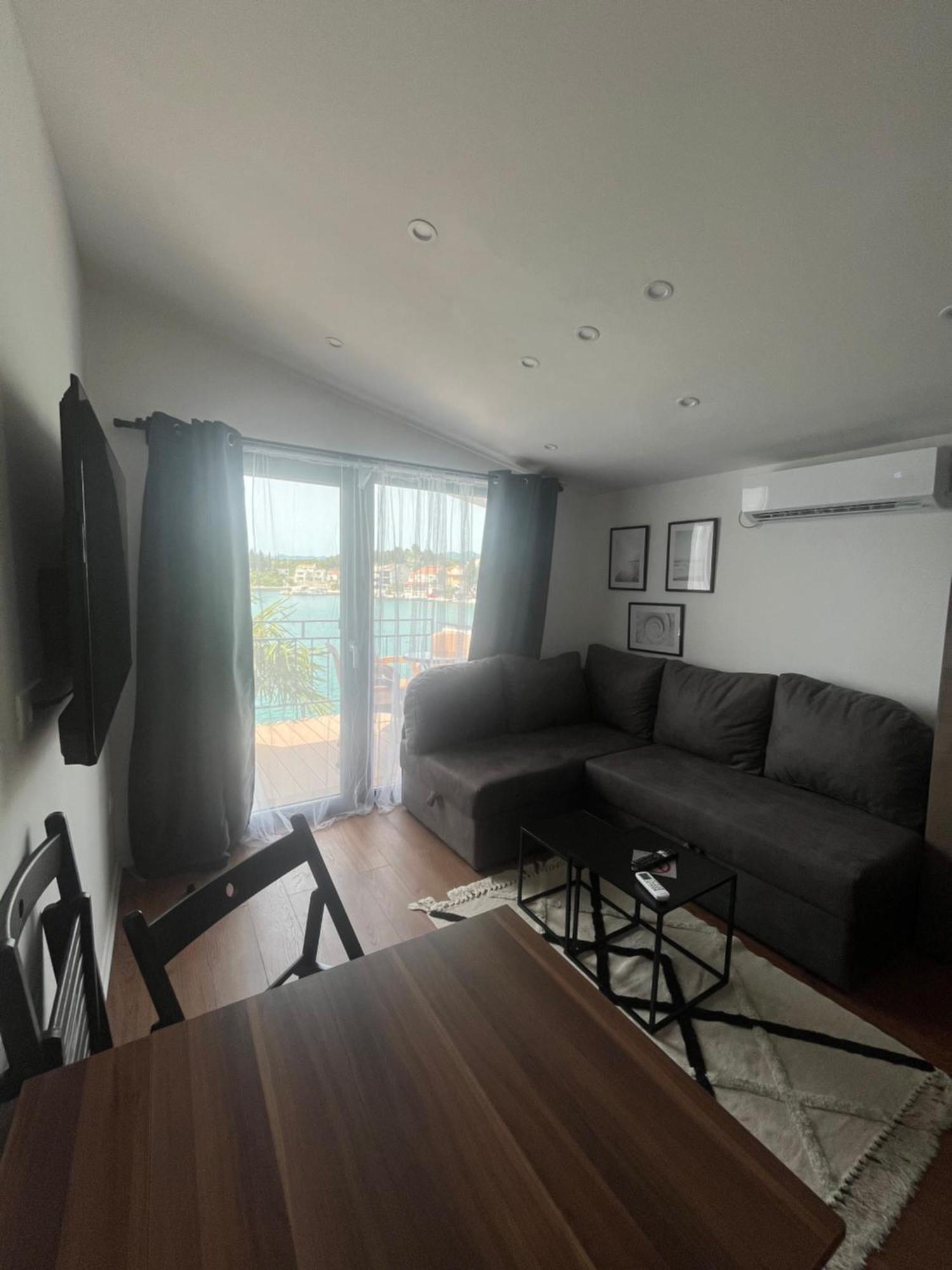 Sea La Vie Apartment *