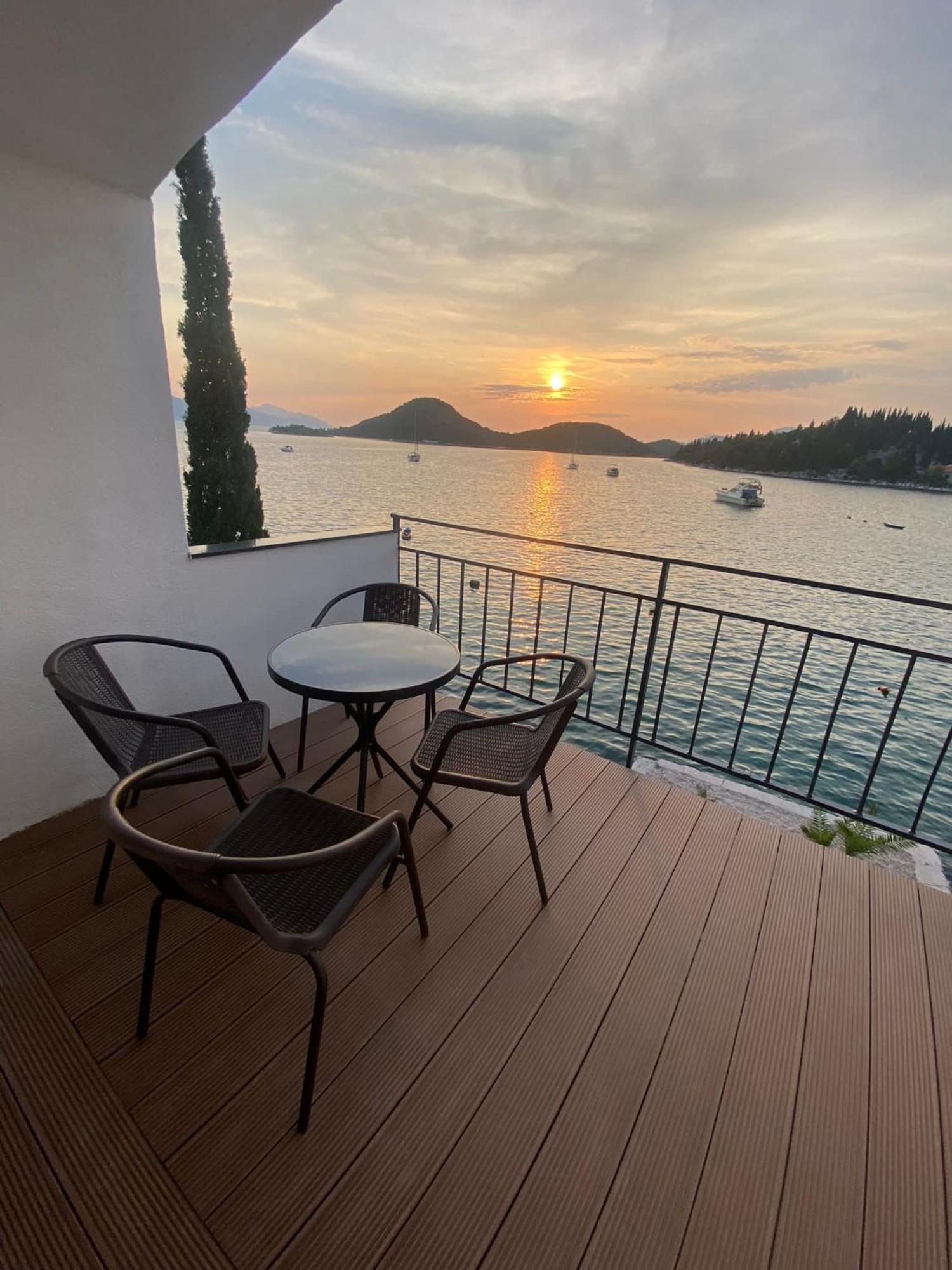 Sea La Vie Apartment Blace